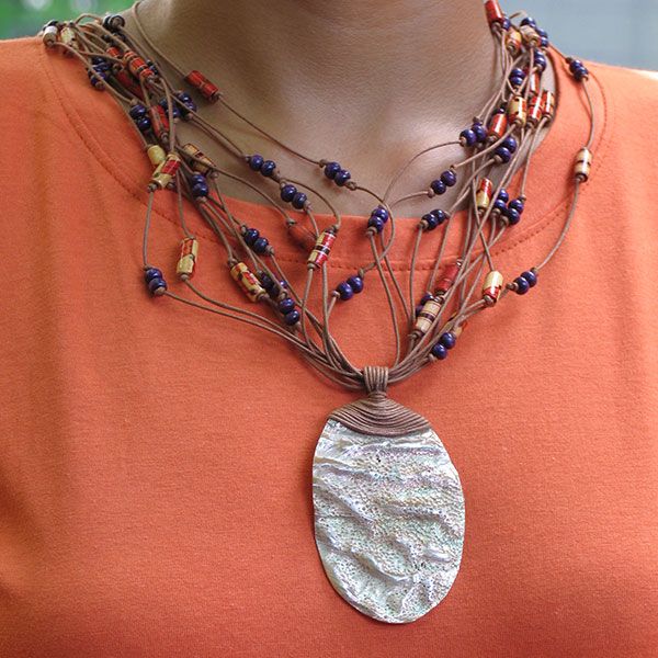 Fashionable_Sea_Shell_Pendant_And_Necklace_With_Wooden_Beads_For_Women_At_Jewel_Shapes