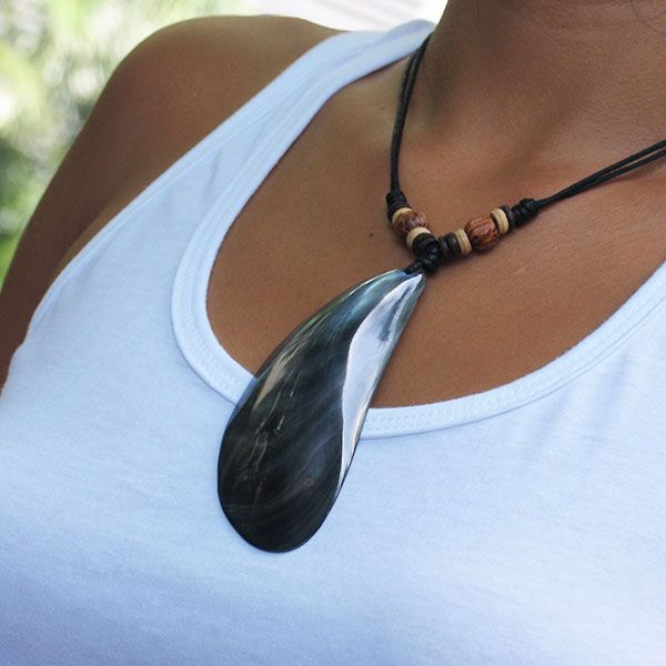 Unique_Handmade_Sea_Shell_Pendant_Necklace_With_Wood_Beads_At_Jewel_Shapes