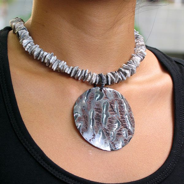 Anthracite_Puka_Shell_Necklace_With_Sea_Shell_Pendant_At_ Jewel_Shapes